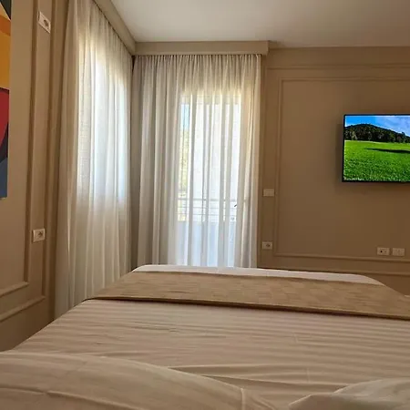 Beachside Oasis 아파트 Vlorë